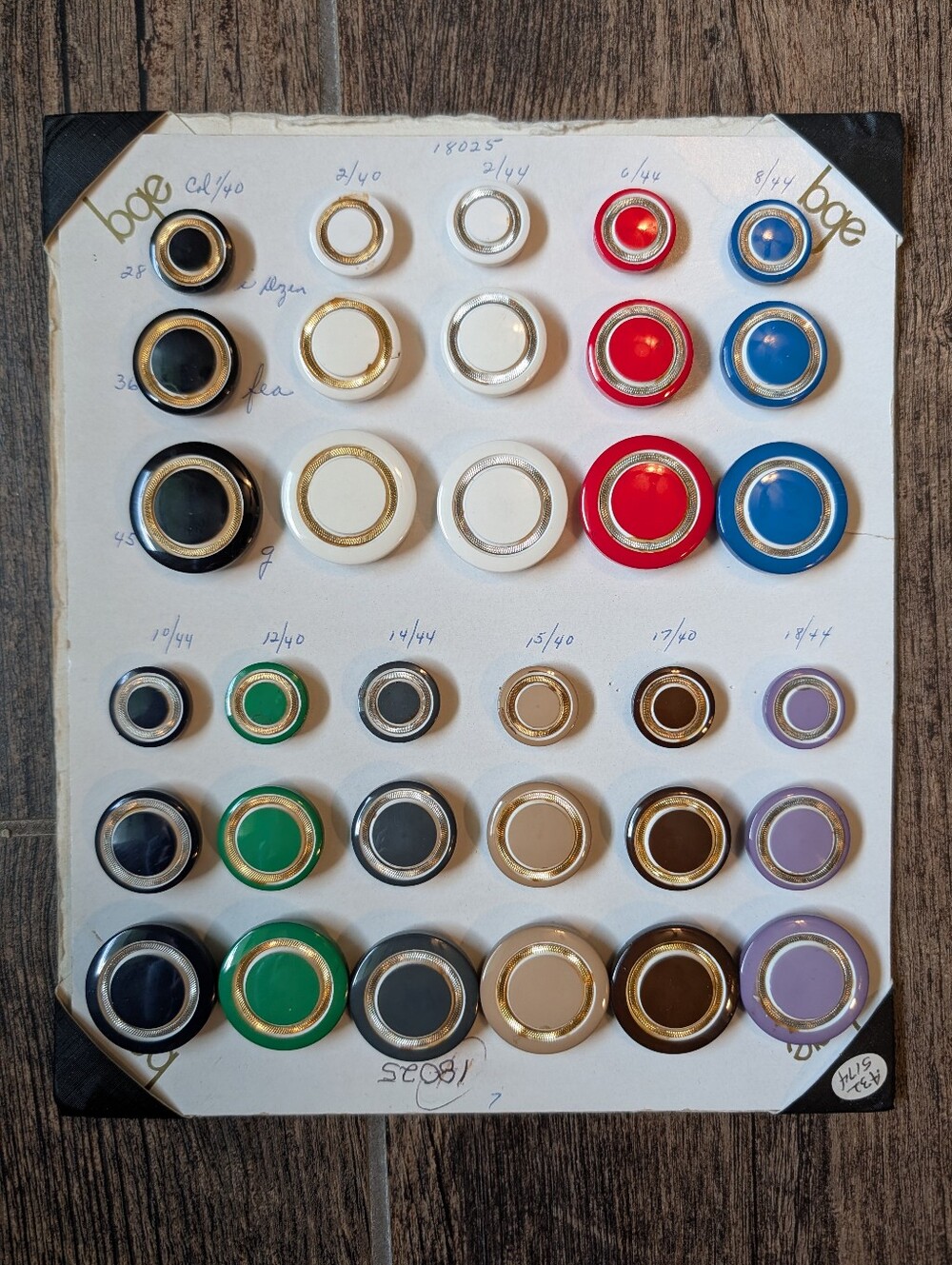 Vintage BGE 18025 Salesman Sample Buttons  On Original Display Card Collectable